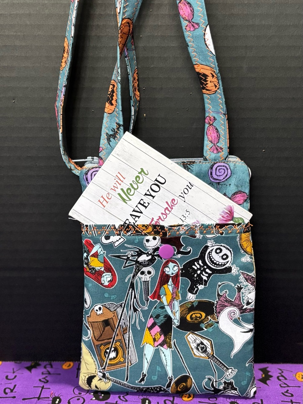 Nightmare Before Christmas Halloween Quilted Tote Bag & Phone Pouch W/Bracelets - Picture 7 of 7